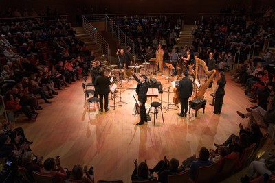 Between Worlds Bild 1